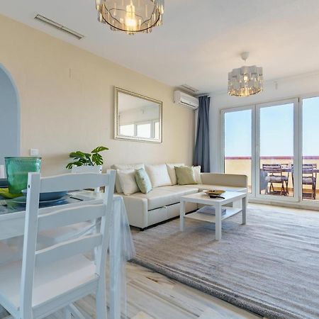 Chic Beachfront Flat With Amazing Sea Views And Private Indoor Parking Benalmádena Exterior foto