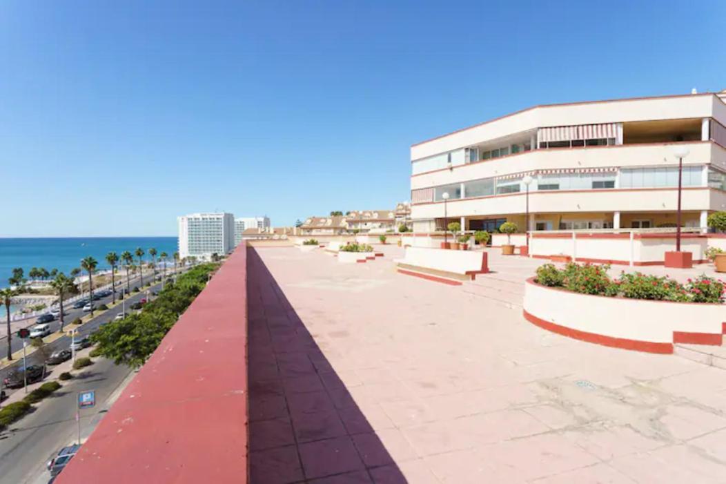 Chic Beachfront Flat With Amazing Sea Views And Private Indoor Parking Benalmádena Exterior foto