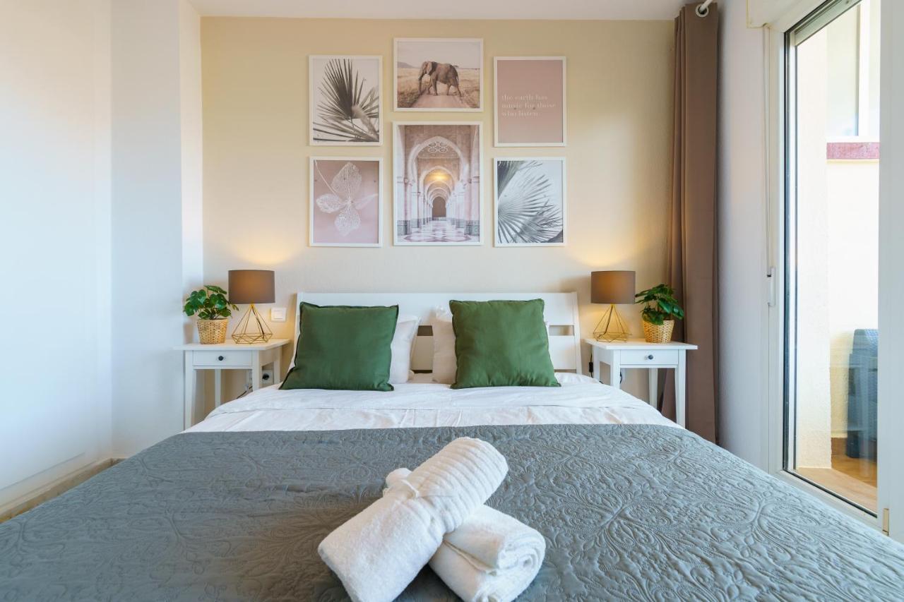 Chic Beachfront Flat With Amazing Sea Views And Private Indoor Parking Benalmádena Exterior foto